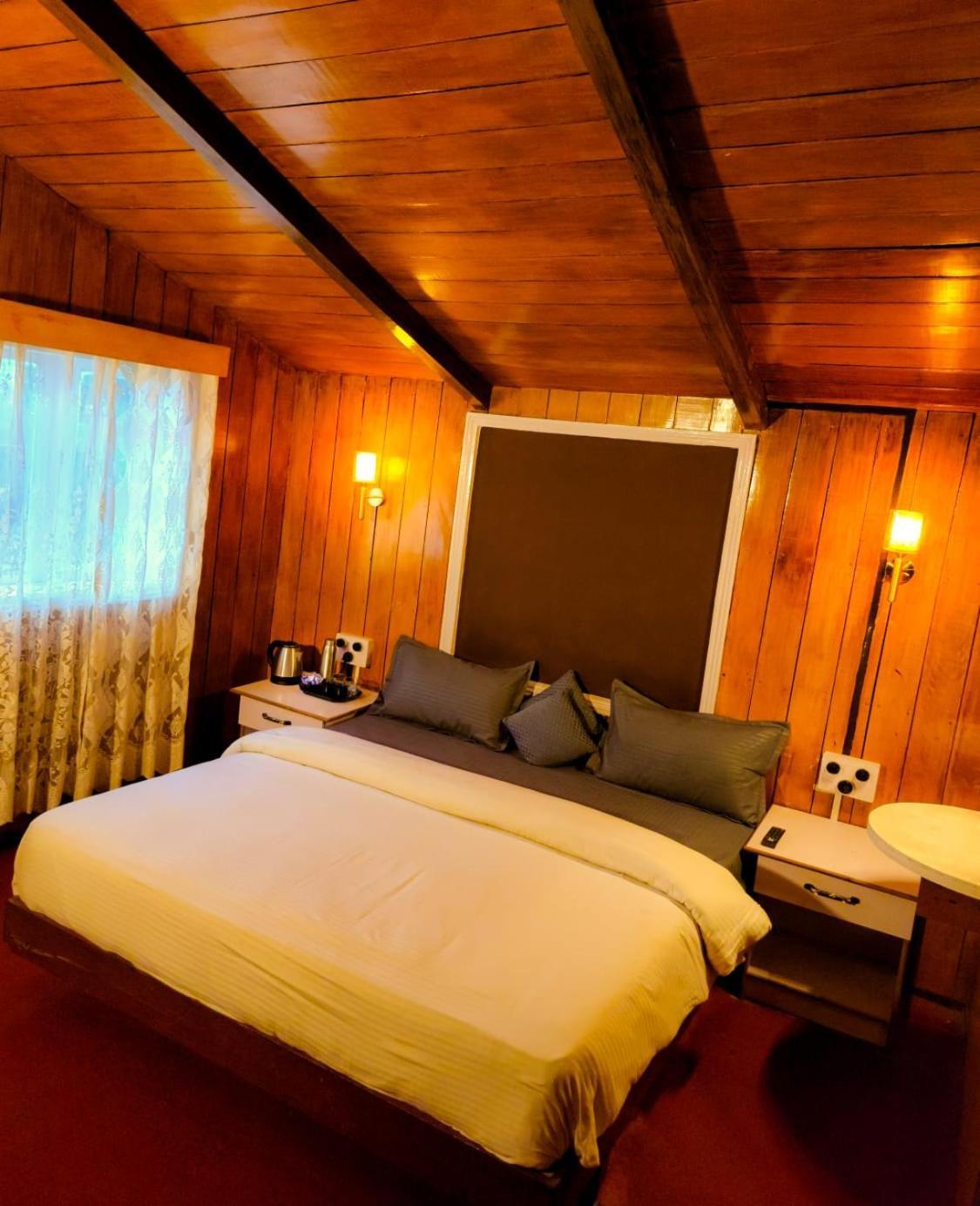Woodhouse Hotel Ooty Buitenkant foto